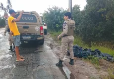 Jovem é encontrado morto e enrolado em sacos plásticos às margens da BA-001 em Belmonte
