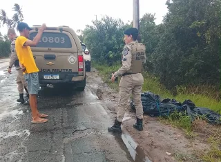 Jovem é encontrado morto e enrolado em sacos plásticos às margens da BA-001 em Belmonte