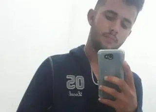 Jovem é executado à tiros em frente a um bar no Vila Caraipe em Teixeira de Freitas