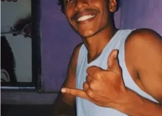 Jovem é morto a tiros após ser abordado por dupla de moto em Medeiros Neto