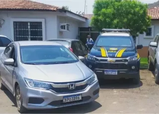 Jovem é preso após visitar pai em delegacia dirigindo carro roubado, na Bahia