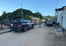 Jovem é preso com 1,7 kg de maconha e arma de uso restrito em Itamaraju.