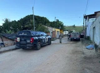 Jovem é preso com 1,7 kg de maconha e arma de uso restrito em Itamaraju.