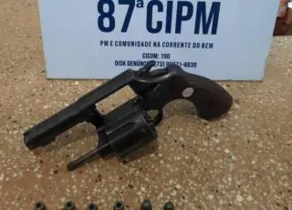 Jovem é preso com arma durante blitz em Teixeira de Freitas