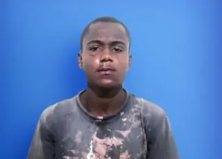 Jovem é preso por tráfico de drogas e porte ilegal de arma de fogo em Cumuruxatiba