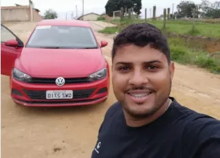 Jovem é sequestrado por bandidos que arrombaram a porta da casa em Medeiros Neto