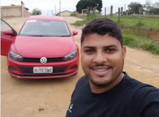 Jovem é sequestrado por bandidos que arrombaram a porta da casa em Medeiros Neto