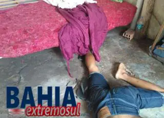 Jovem é executado a tiros no centro de Teixeira
