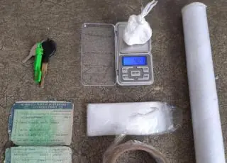 Jovem portando cocaína é conduzido à delegacia uma semana depois  de ter sido conduzido pelo mesmo crime