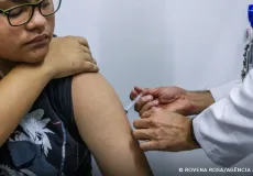 Jovens de 15 a 19 anos podem se vacinar contra HPV até junho de 2026