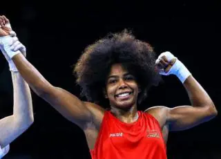 Jucielen Cerqueira e Caroline Almeida estreiam bem no Mundial de Boxe