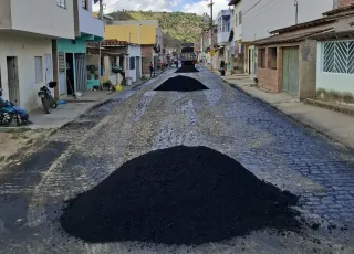 Jucuruçu recebe 3 km de pavimentação asfáltica após solicitação de ex-prefeita