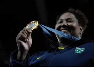 Judoca Beatriz Souza conquista o primeiro ouro brasileiro em Paris