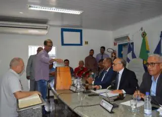 Juiz PLANTONISTA suspende POSSE da mesa diretora da Câmara de Vereadores de Nova Viçosa.