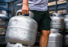 Junho começa com aumento no gás de cozinha; botijão pode chegar a R$ 158