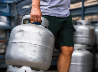 Junho começa com aumento no gás de cozinha; botijão pode chegar a R$ 158