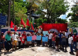 Justiça determina desocupação de prédio de prefeitura em Santa Cruz Cabrália, mas grupo se recusa a deixar local
