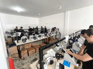 Justiça Eleitoral inicia preparação das urnas para Eleições 2026 e orienta eleitores sobre “colinha” e uso de celular