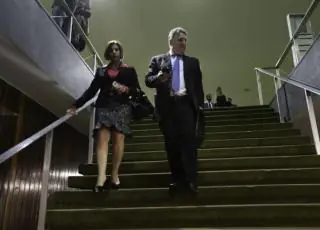 Justiça revoga prisão de Rosinha e Garotinho