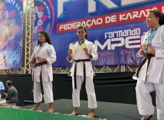 Karatecas de Caravelas brilham no Campeonato Baiano em Feira de Santana