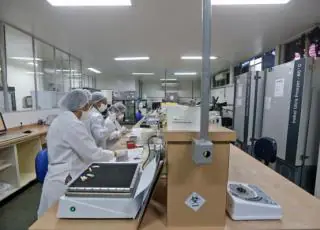 Lacen realiza mais de 20 mil testes para detecção de covid-19 e valida laboratórios da rede privada