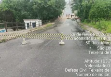 Ladeira da Avenida Padre Anchieta é totalmente interditada após desmoronamento provocado pelas chuvas