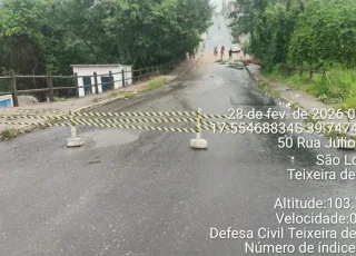 Ladeira da Avenida Padre Anchieta é totalmente interditada após desmoronamento provocado pelas chuvas