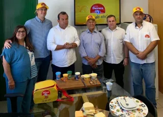 Laticínios Davaca doa 50 mil litros de leite para o Programa Bahia Sem Fome