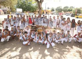 Lei Aldir Blanc mantém ativa cultura negra em M. Neto e proporciona, através do grupo de Capoeira Liberdade, oficina para confecção de berimbaus