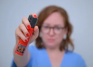 Lei autoriza venda de spray de pimenta para segurança das mulheres  Fonte: Agência Senado