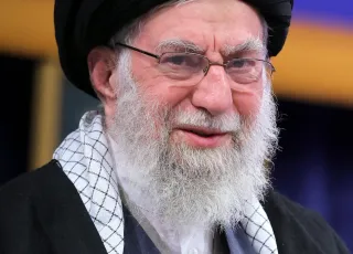 Líder supremo do Irã aiatolá Ali Khamenei morre em ataque dos EUA e de Israel ao Irã 
