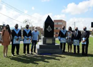 Lojas maçônicas inauguram monumento em Itamaraju.