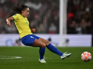 Luana Bertolucci, jogadora da Seleção Brasileira, é diagnosticada com câncer  