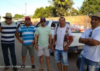 Luiz Caolho distribui cestas básicas a famílias carentes do bairro Ulisses Guimarães