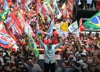 Lula é reeleito presidente do Brasil após disputa acirrada no segundo turno