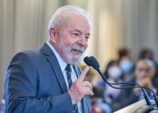 Lula fez cirurgia para retirada de lesão na laringe