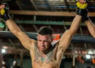 Lutador de MMA é assassinado na frente de esposa e filho