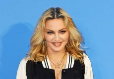 Madonna é internada em UTI com infecção bacteriana séria e adia turnê