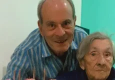 Mãe de Ney Matogrosso, Beita Pereira morre aos 103 anos  