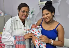 Mãe de primeira viagem tem bebê com mais de 4 kg em parto natural no Hospital Materno-Infantil de Ilhéus