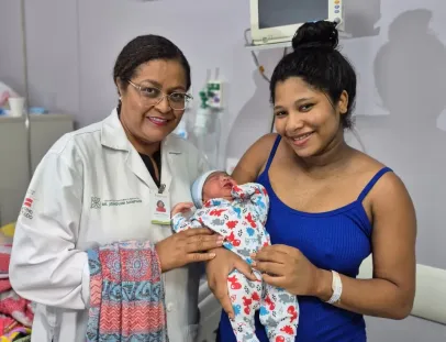 Mãe de primeira viagem tem bebê com mais de 4 kg em parto natural no Hospital Materno-Infantil de Ilhéus