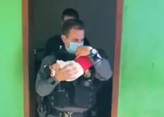 Mãe deixa bebê de 2 meses como ‘garantia’ em boca de fumo e perde a guarda da criança