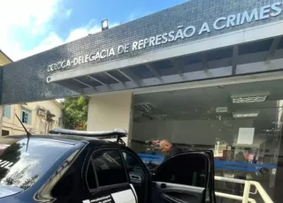 Mãe é presa em flagrante por tentar matar o filho de 8 anos