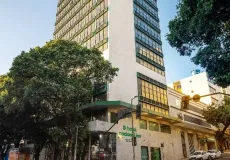 Mãe joga filha do 10º andar e comete suicídio em hotel no Centro de Belo Horizonte; caso choca a capital