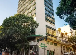 Mãe joga filha do 10º andar e comete suicídio em hotel no Centro de Belo Horizonte; caso choca a capital