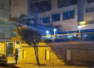 Mãe joga filho recém-nascido pela janela do segundo andar do prédio