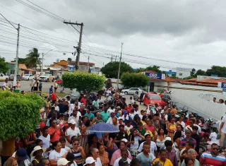 Mais de 1.500 pessoas marcham no Prado pedindo celeridade na demarcação da BASEVI