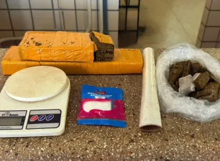 Mais de 1,6 kg de maconha são apreendidos pela PM no Residencial Ramalho em Teixeira de Freitas