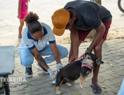 Mais de 10 mil cães e gatos são vacinados durante campanha antirrábica em Teixeira de Freitas