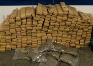 Mais de 180 quilos de maconha são apreendidos em ônibus clandestino